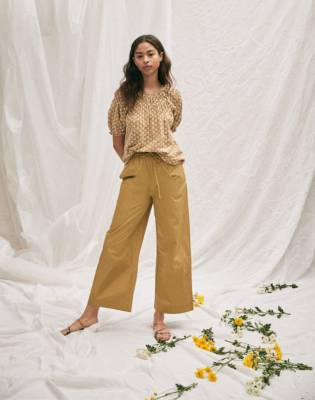 Poplin Smocked Huston Pull-On Crop Pants in null image 5