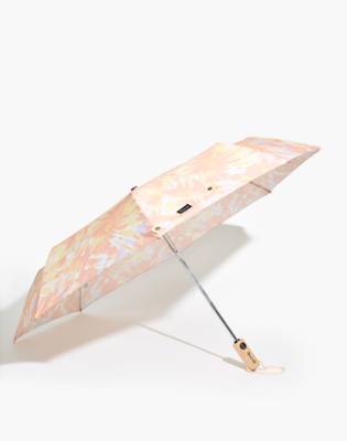 umbrella folds up